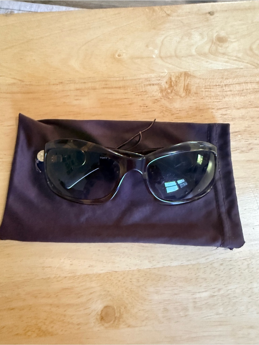 Tory Burch Oversized Sunglasses – Dark Tortoiseshell | Gold Logo Detail